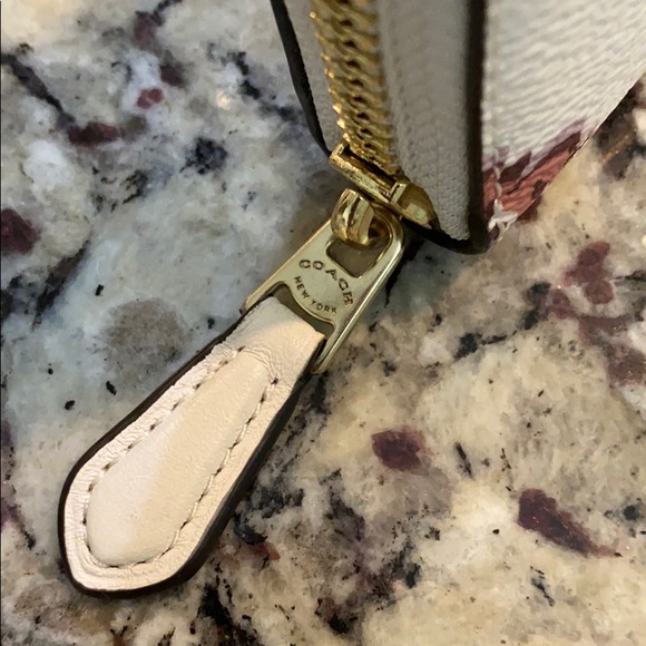 Coach - Picture 2 of 10